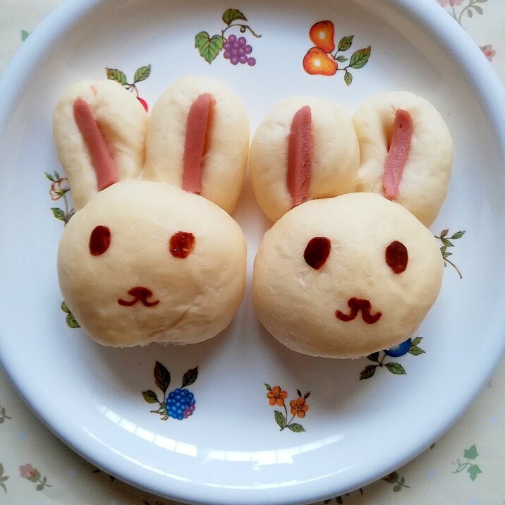 おさかなソーセージのうさぎパン！